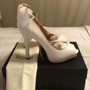 BADGLEY MISCHKA - ZAKIA WHITE SILK HEELS